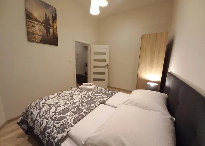 Old Town Apartments - B7